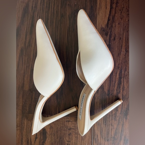 🚫SOLD🚫 Steve Madden Cream Pointed V-Cut Slip-On Mule Heels - Picture 8 of 8